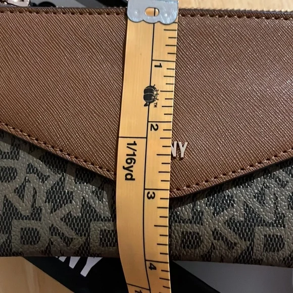 🛍️🏆Host Pick🏆 #793 NWT DKNY Wallet - Picture 13 of 13